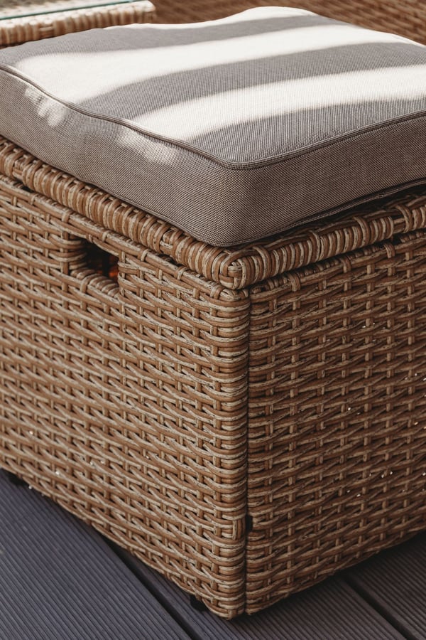 Barcelona Beige New Live Photos - 8